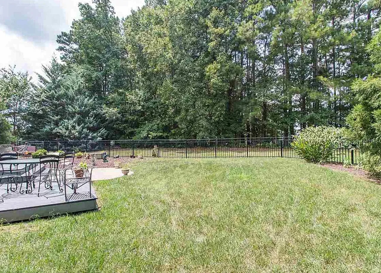 3 bed, 2460 sqft, $2,550 — Photo 3