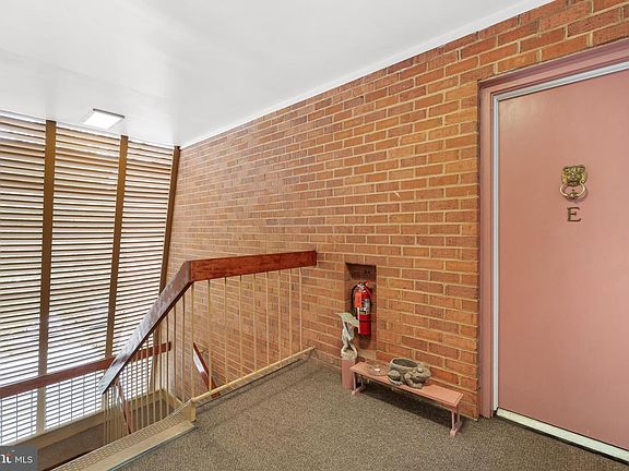 3rd image of 11 Hamill Rd #11E