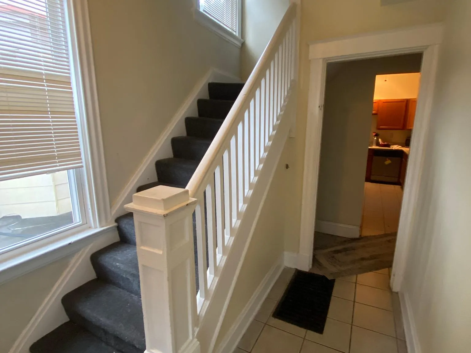 6 bed, 2500 sqft, $2,500 — Photo 4