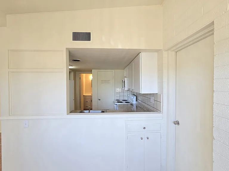 6637 E Cheery Lynn Rd #A — Photo 5