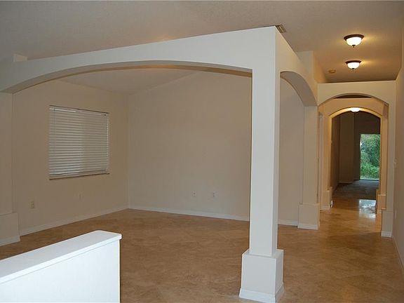 5th image of 18132 Sandy Pointe Dr