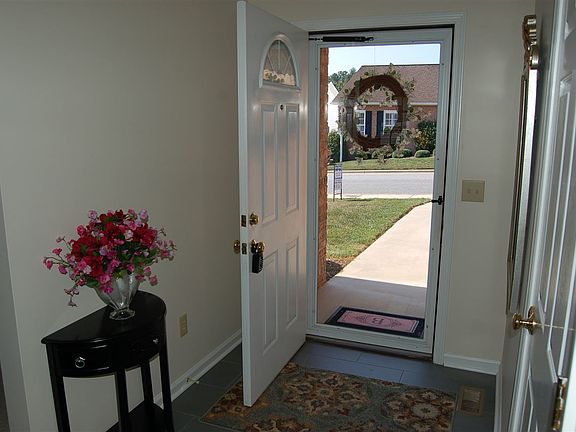 2nd image of 1224 Wexford Village Cres