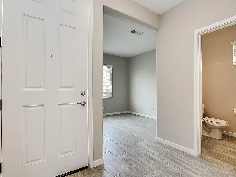 4742 E Tremaine Ave — Photo 10