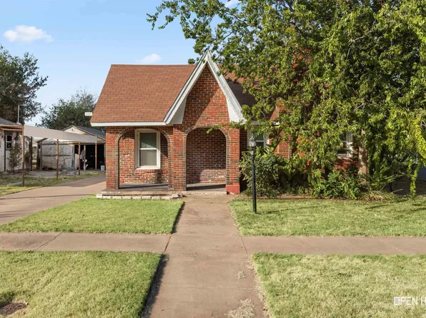 206 E Summit Ave, Electra, TX 76360