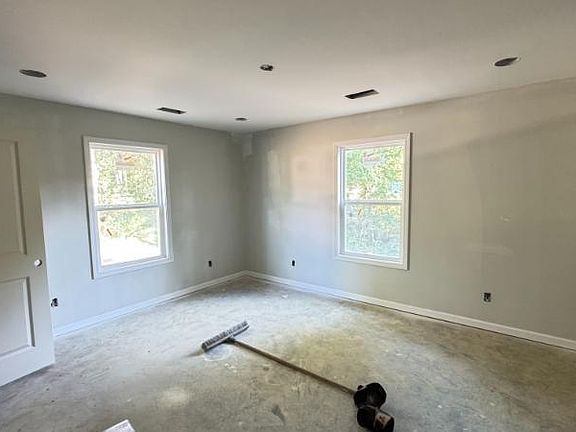 5th image of 526 Bob White St