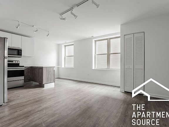 5th image of 940 W Winona St APT 705