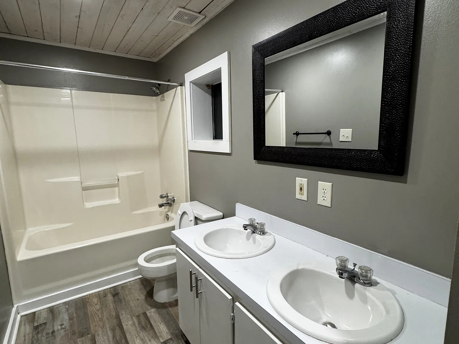 2 bed, 1000 sqft, $1,250 — Photo 2