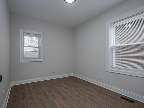 5th image of 6005 S Fairfield Ave #1