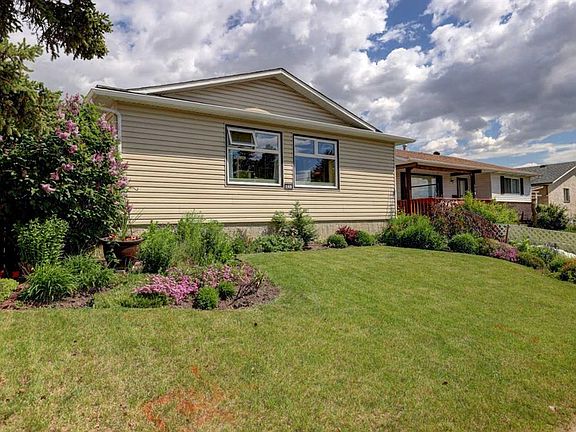 2nd image of 148 S Rundlecairn Rise NE