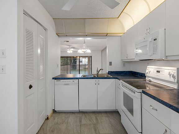 3rd image of 160 SE 7th St APT 5