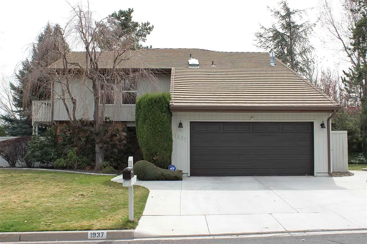 1937 Newman Pl photo 1