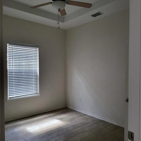 5600 Nightingale Ave #7 — Photo 11