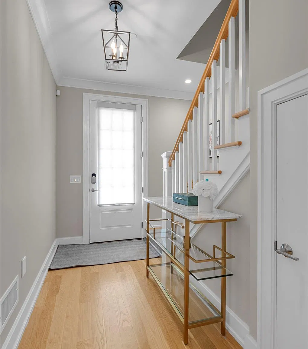 4 bed, 3.5 bath, 3187 sqft, $13,500 — Photo 2