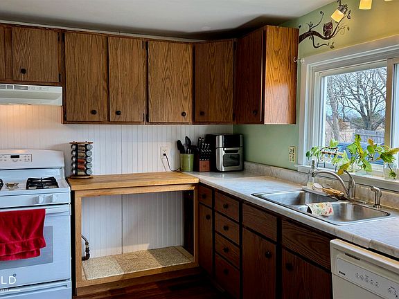3rd image of 1395 Aiken Rd