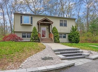 7 Colvintown Rd, Coventry, RI 02816