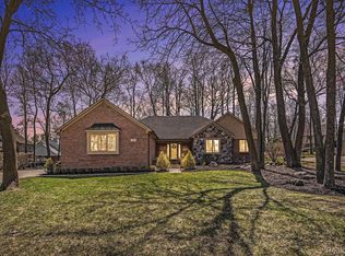 1565 Redbud Dr, Troy, MI