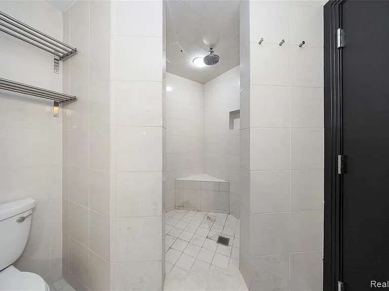 2233 Park Ave #5B — Photo 17