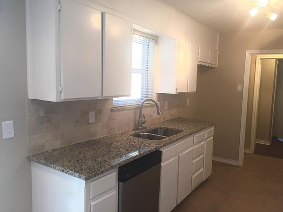 Kitchen - Granite Counter tops