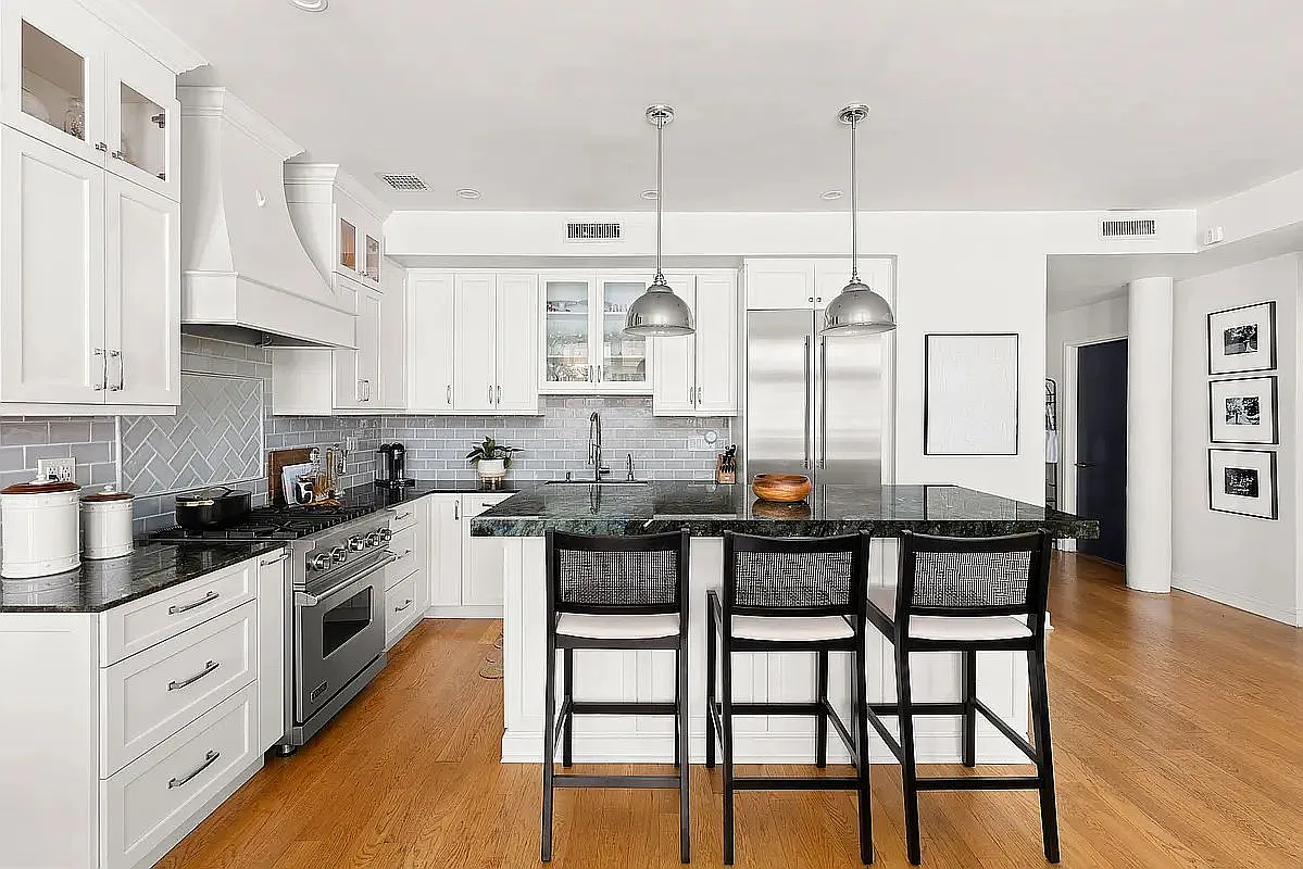 129 W 20th St APT 5C photo 1