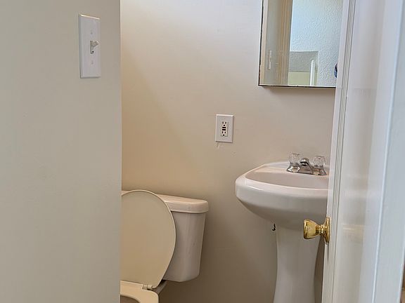 3rd image of 951 Lexington Ave #951