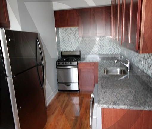 3rd image of 550 W Arlington Pl #550208