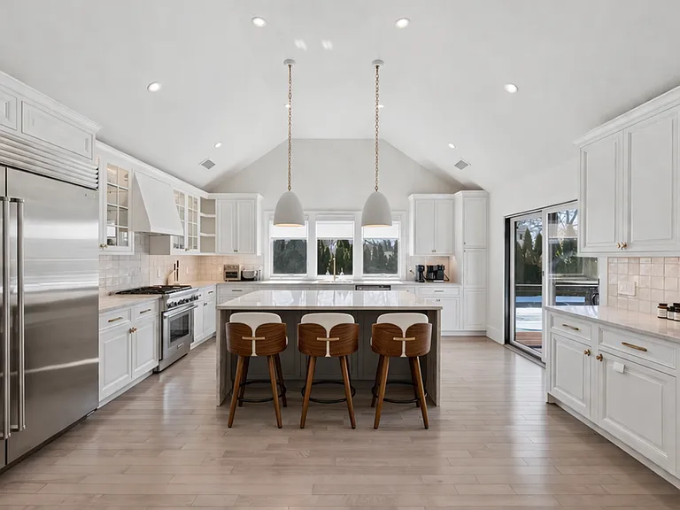 7 Dellaria Ave — Photo 4