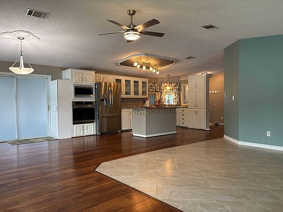 4th image of 16 Beaver Lake Cir #3107