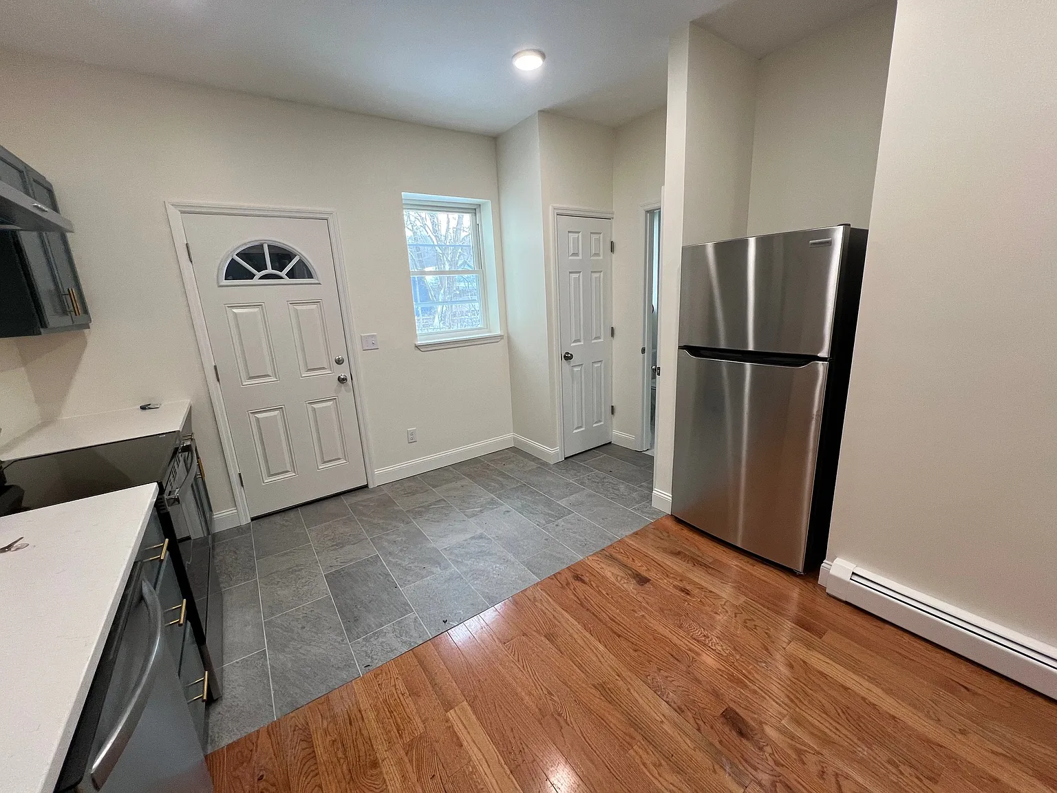 2 bed, 800 sqft, $1,380 — Photo 3
