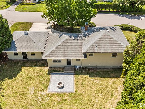 4th image of 27 Sycamore Road