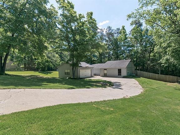3rd image of 6966 Springwood Dr