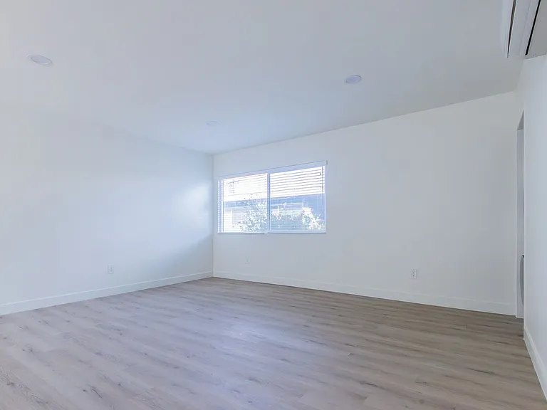 1303 Beryl Residences — Photo 12
