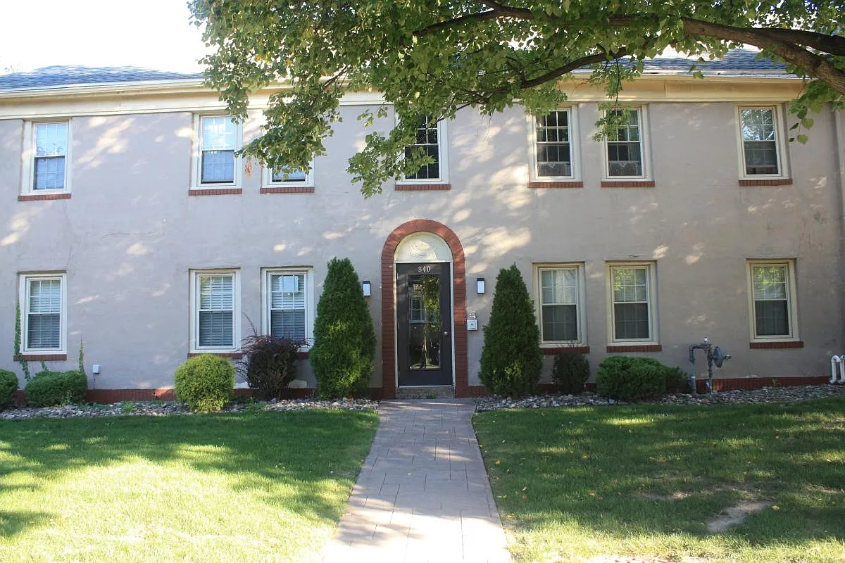 920 Amherst St — Photo 1