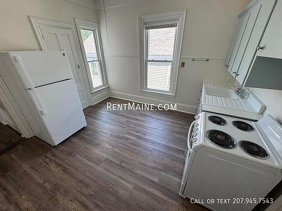4th image of 147 Essex St #2