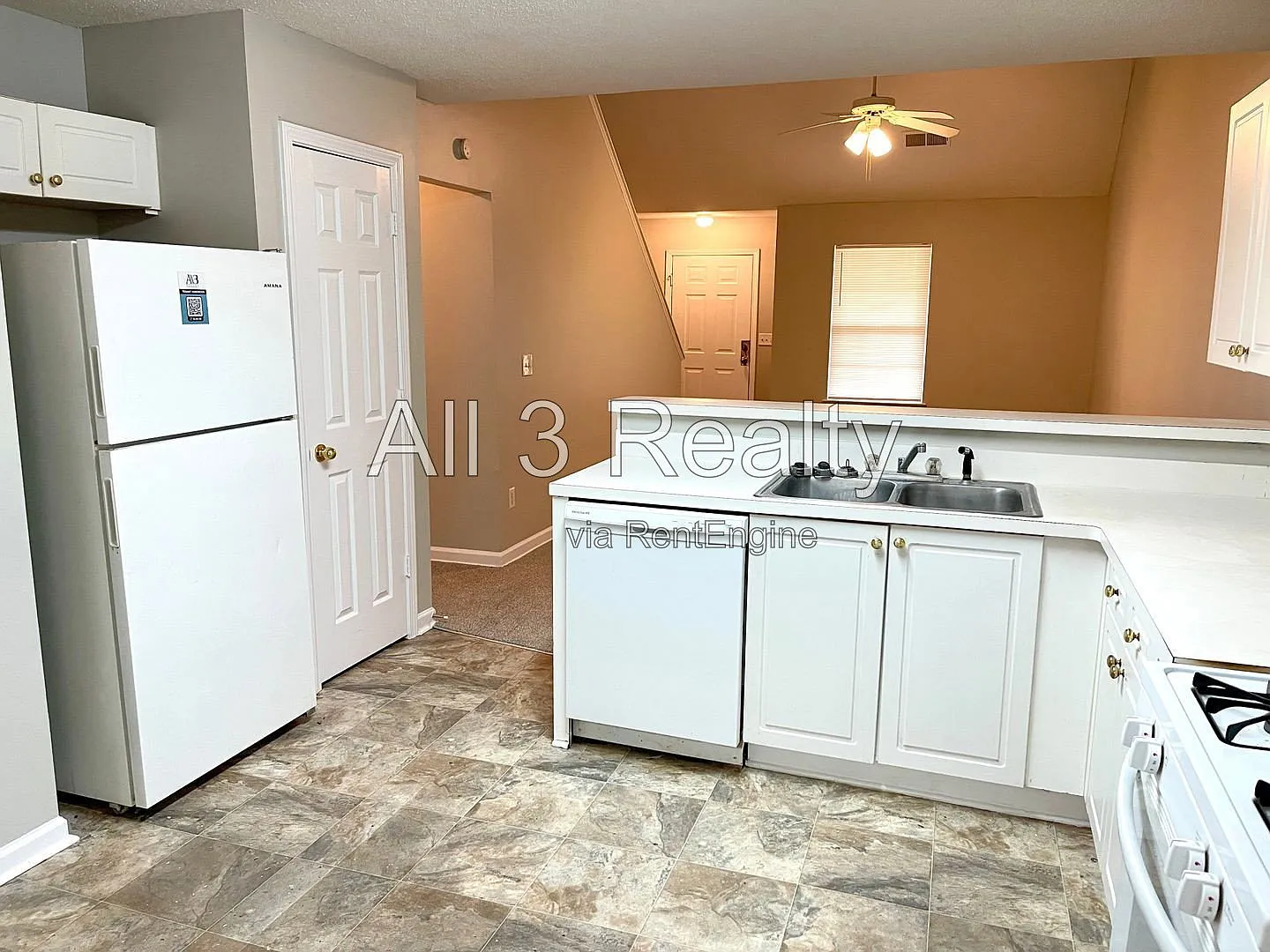 3 bed, 2.5 bath, $1,695 — Photo 2