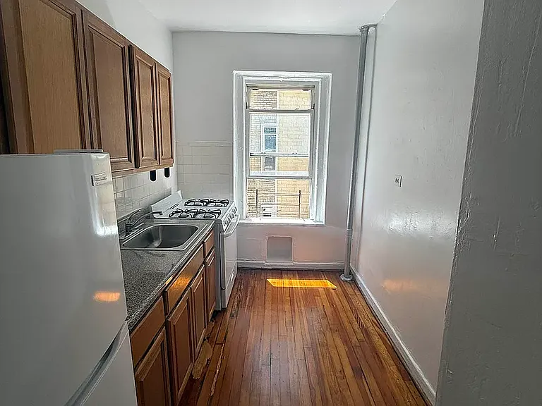 1240 Sherman Ave #5B — Photo 7