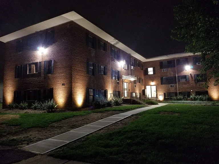1215 N Quinn Street — Photo 2