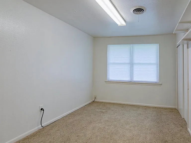 930 N Janice Ave — Photo 6