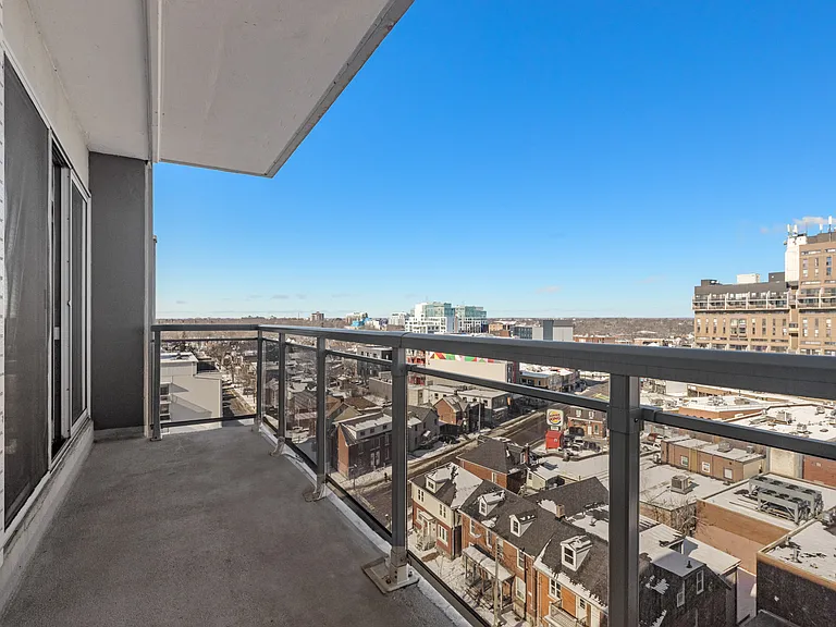 322 Brock St — Photo 9