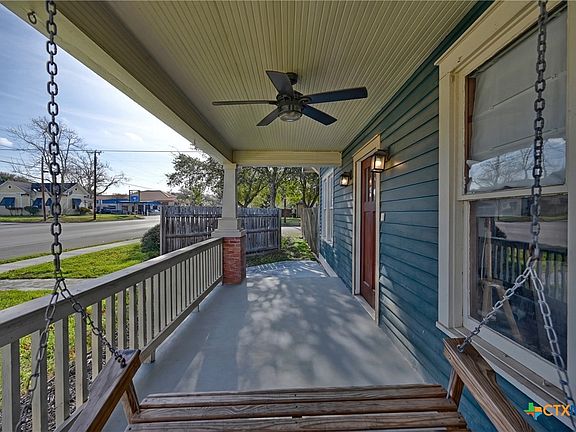 4th image of 306 N Avenue E