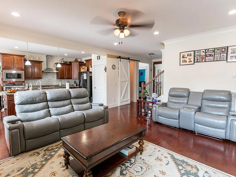 726 Newcomb St — Photo 11