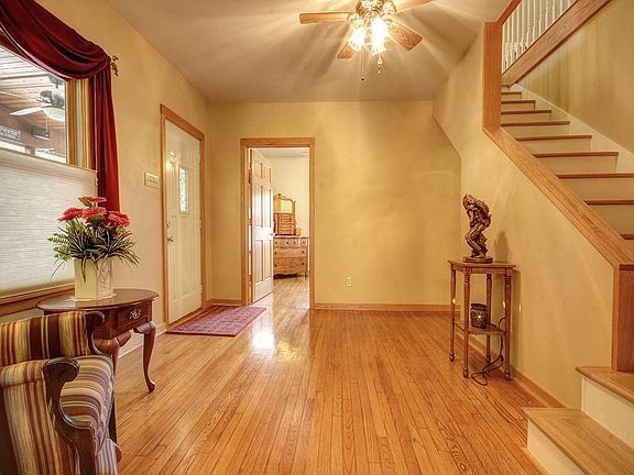 4th image of 301 E McKinley St