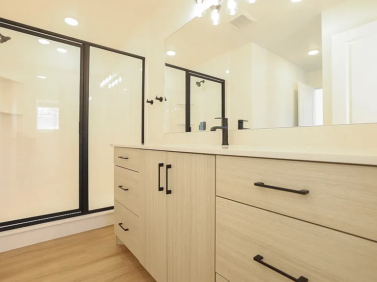 539 N 300 W #0 — Photo 9