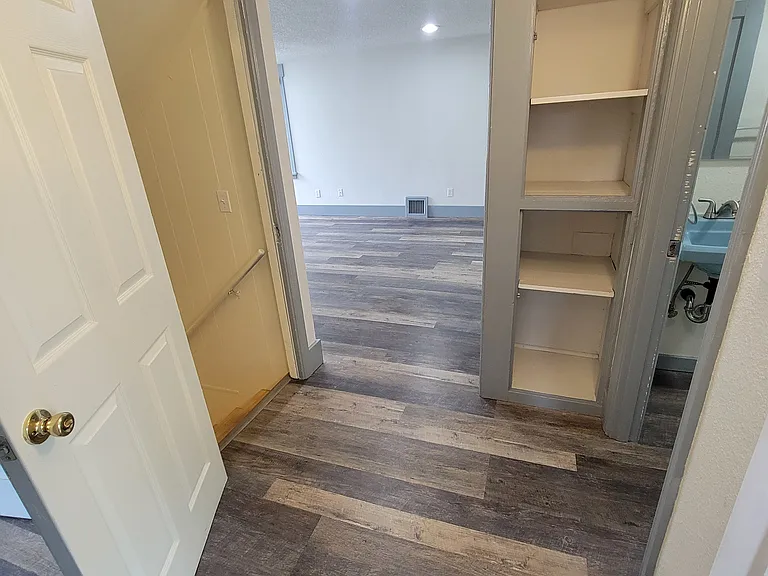 1212 Evans Ave W — Photo 9