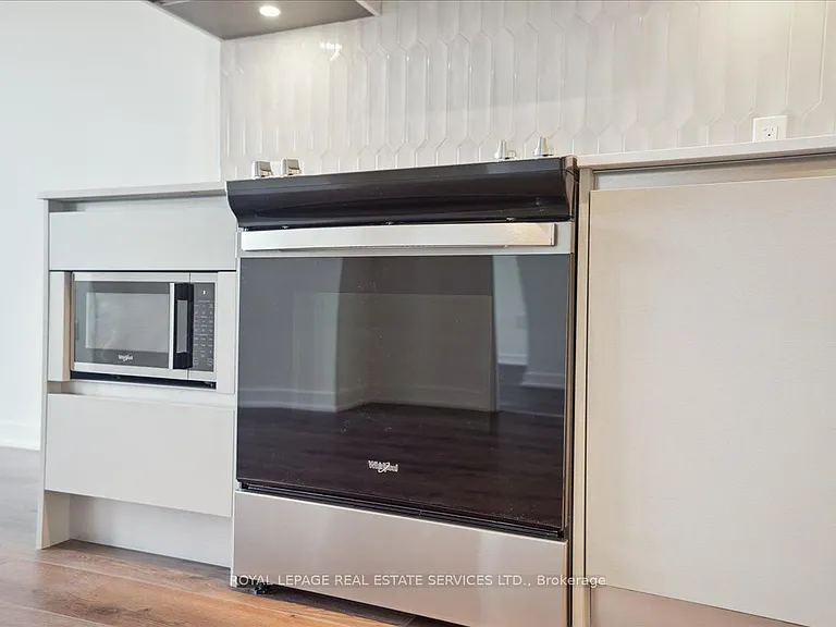 395 Dundas St W #239 — Photo 10