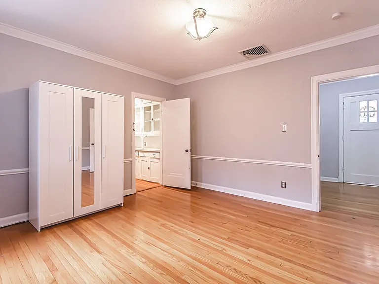 (292) 7366 Pershing — Photo 11