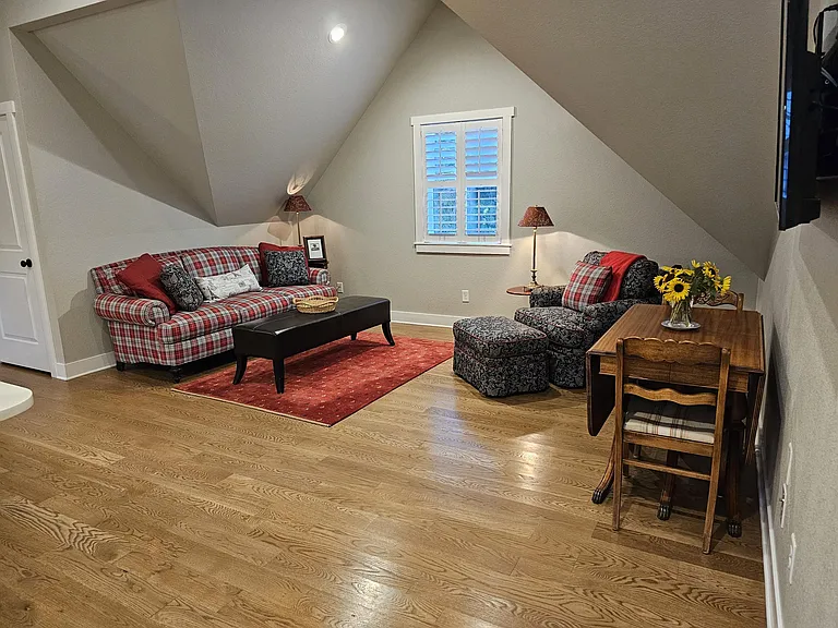 302 E Geneseo St #B — Photo 7