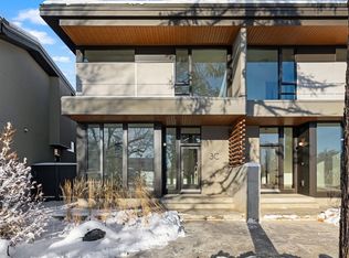 3 C Willow Cres SW, Calgary, AB T3C3B8