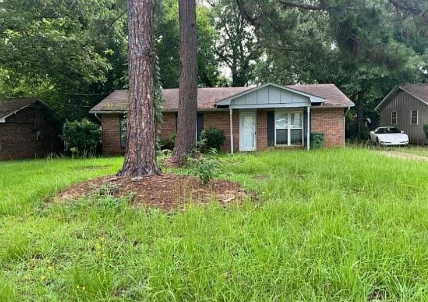 1st image of 416 Pecan Tree Dr