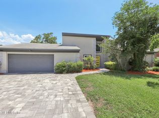 7086 Holiday Hill Ct, Jacksonville, FL 32216