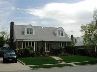 5341 202nd St, Flushing, NY 11364